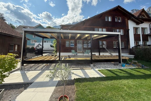 Pergola; Sitzplatzüberdachung in Stahl pulverbeschichtet